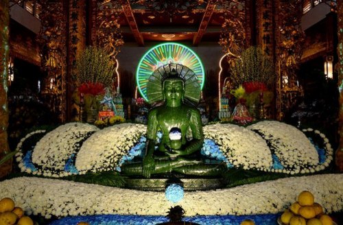 Ngày xuân, chiêm ngưỡng tôn tượng Phật ngọc tại chùa Vĩnh Nghiêm