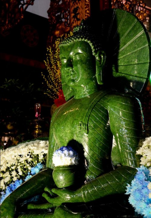 Tượng cao 2 mét, nặng hơn 4 tấn