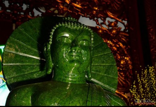 Phần hào quang cũng cùng chất liệu gắn liền