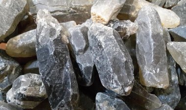 Tại sao đá thạch anh có thể sinh nguồn điện?