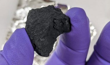 Mảnh vỡ của thiên thạch được tìm thấy ở Cotswolds có thể là câu trả lời cho những câu hỏi về lịch sử ban đầu của hệ Mặt Trời và sự sống trên Trái Đất