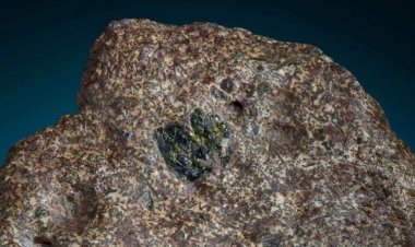 Loại đá quý hiếm Đá magma vũ trụ cổ xưa nhất từng rơi xuống Trái Đất