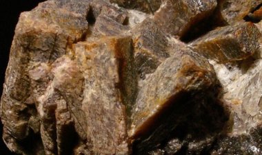 Đá chữ thập (Andalusite - Chiastolite)