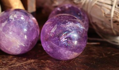 Mách cách chọn và đặt quả cầu đá quý phong thủy giúp gia chủ luôn luôn gặp may mắn, tài lộc đầy nhà