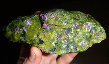 Đá Atlantisite, Stichtite, Sepentine, Tasmanite