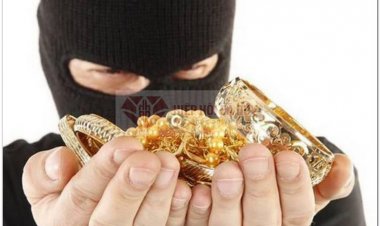 Trộm nhầm đá quý giả, 4 gã đàn ông phải ngồi bóc lịch nhiều năm