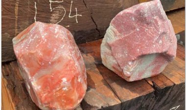 Lộ gần 11.000 kg đá phấn quý hiếm nhập lậu về Việt Nam