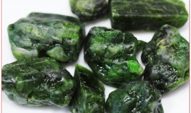 Công dụng và tác dụng của đá DIOPSIDE trong đời sống