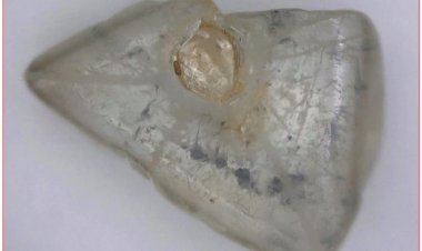 Phát hiện kim cương kép cực hiếm