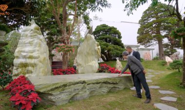 Sở hữu biệt thự khủng 3.000m2 với vườn cổ thụ trăm tuổi, BST đá ngọc rải từ vườn vào nhà, 'vị sếp bí ẩn nhất' của FPT là ai và giàu cỡ nào?