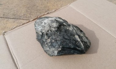 Tìm thấy thiên thạch nặng hơn 1 kg