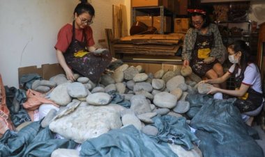 Khởi nghiệp với nghề vẽ tranh trên sỏi đá