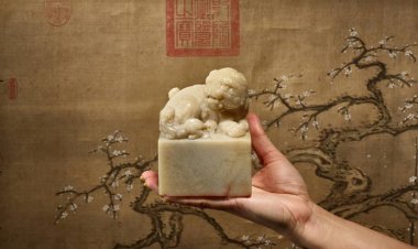 Ấn làm từ đá phù dung trắng của Càn Long được bán hơn 19 triệu USD