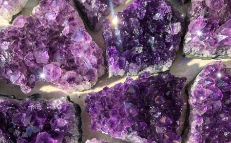 Khám Phá Bí Ẩn Về Thạch Anh Tím - Viên Đá Của Sự Thanh Thản Và Sức Mạnh Phong Thủy
