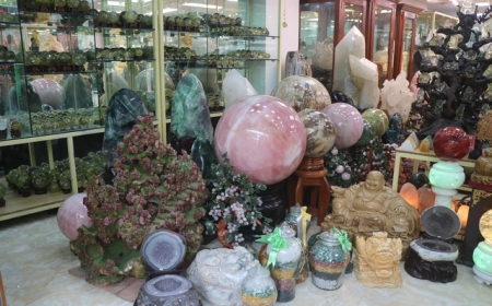 Khám Phá Sức Mạnh Của Đá Phong Thủy: Từ Thạch Anh Đến Ngọc Bích