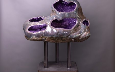 Khám Phá Thạch Anh Tím: Khoáng Chất Quý Giá và Ý Nghĩa Tâm Linh