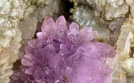 Lợi Ích Sức Khỏe và Tinh Thần Từ Thạch Anh: Khám Phá Sức Mạnh Của Đá Quý Này