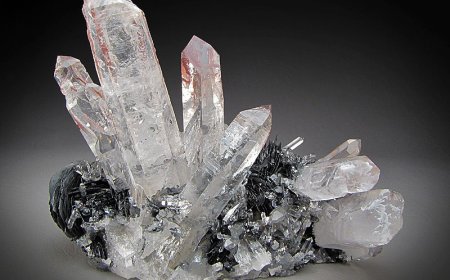 Đầu Tư vào Thạch Anh: Cơ Hội và Rủi Ro