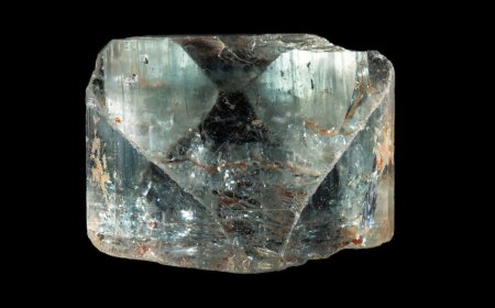 Hướng Dẫn Đầu Tư Vào Đá Topaz: Cơ Hội và Rủi Ro