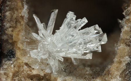 Topaz Trong Văn Hóa và Lịch Sử: Biểu Tượng Của Sự May Mắn và Thịnh Vượng