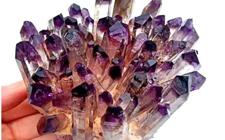 Thạch Anh Tím (Amethyst): Tất Cả Những Điều Bạn Cần Biết