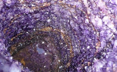 Giá Trị Thạch Anh Tím Trên Thị Trường Đá Quý Toàn Cầu