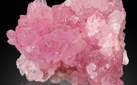 Thạch Anh Hồng (Rose Quartz): Tất Cả Những Điều Bạn Cần Biết