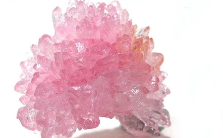 Nguồn Gốc và Đặc Điểm Của Thạch Anh Hồng