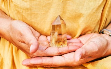 Ý Nghĩa Phong Thủy và Tâm Linh Của Thạch Anh Vàng