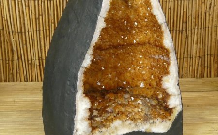 Hướng Dẫn Đầu Tư Vào Thạch Anh Vàng: Cơ Hội và Rủi Ro