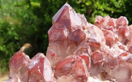 Các Loại Thạch Anh Đỏ và Ứng Dụng Trong Đời Sống