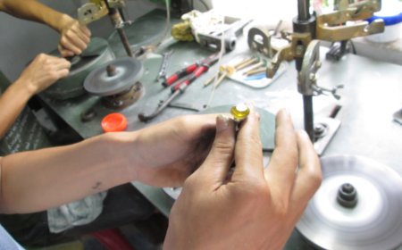 Quy Trình Khai Thác và Chế Tác Đá Quý Ở Việt Nam