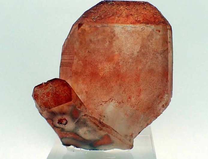 Thạch Anh Đỏ Trong Phong Thủy: Ý Nghĩa và Cách Sử Dụng