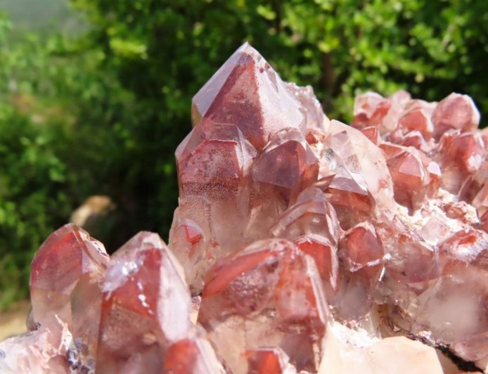 Các Loại Thạch Anh Đỏ và Ứng Dụng Trong Đời Sống