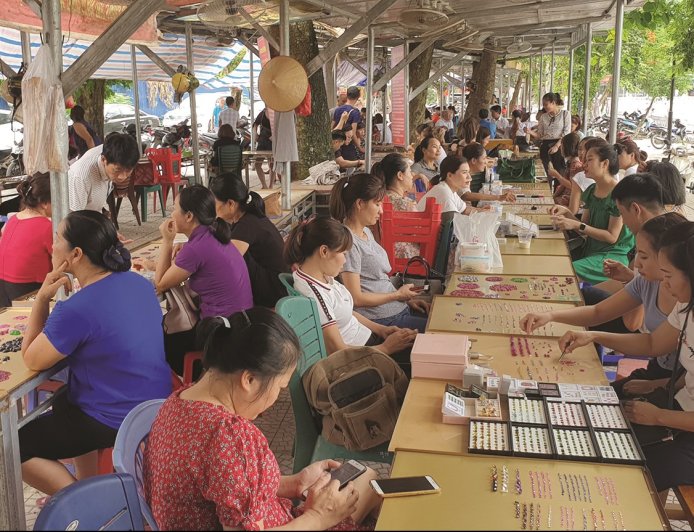 Thị Trường Đá Quý Việt Nam: Tiềm Năng và Thách Thức