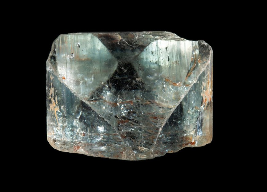 Hướng Dẫn Đầu Tư Vào Đá Topaz: Cơ Hội và Rủi Ro