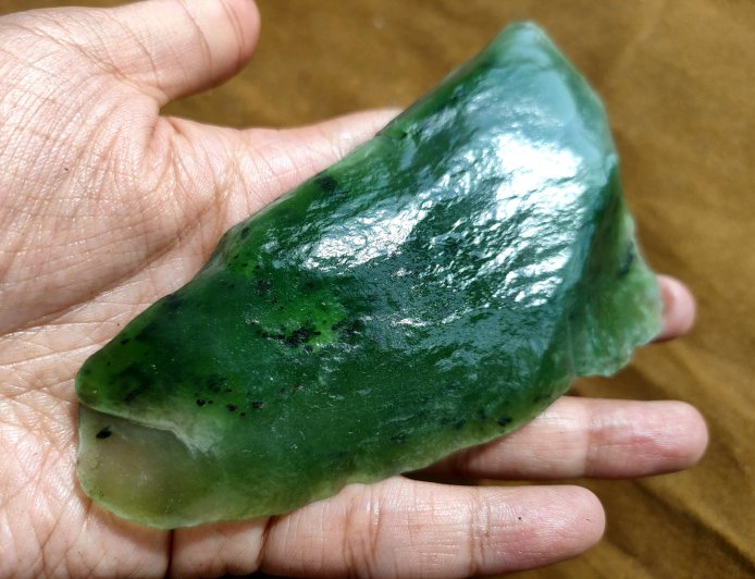 Ngọc Bích Nephrite: Đặc Điểm, Ứng Dụng và Ý Nghĩa