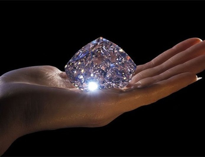 Phong Thủy và Tâm Linh Liên Quan Đến Đá Quý: Sức Mạnh Ẩn Chứa Trong Những Viên Đá